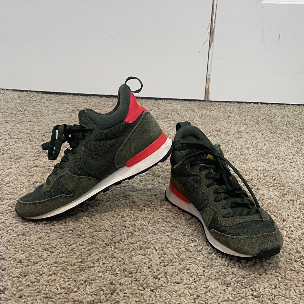Nike Women’s Internationalist Mid Sneakers Dark Green and Crimson
